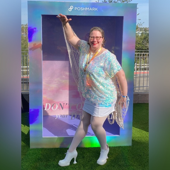 FeathersRuffled is LIVE! Welcome to my Closet! - Picture 8 of 9